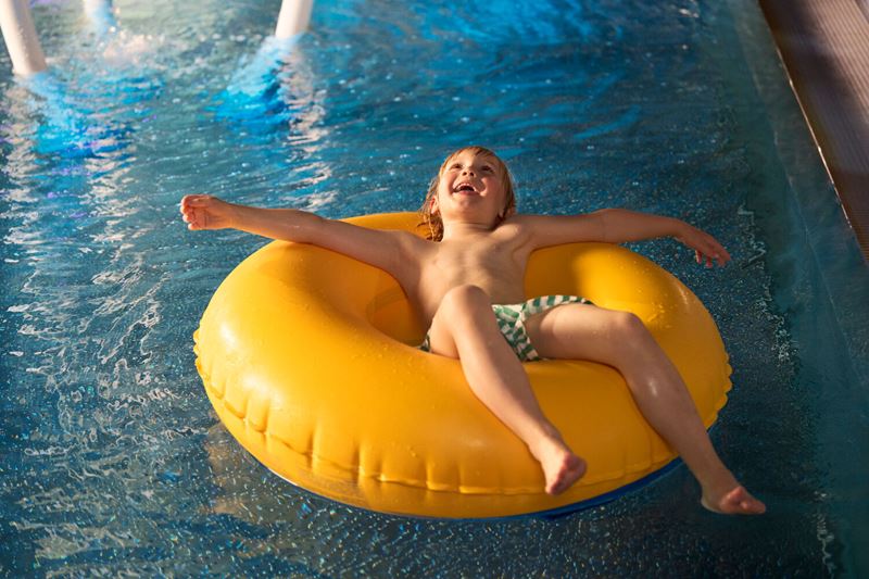 holidayclub_uimarengas_poika_1500x1000jpg.jpg