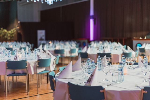 10 vinkkiä onnistuneiden yritysjuhlien järjestämiseen